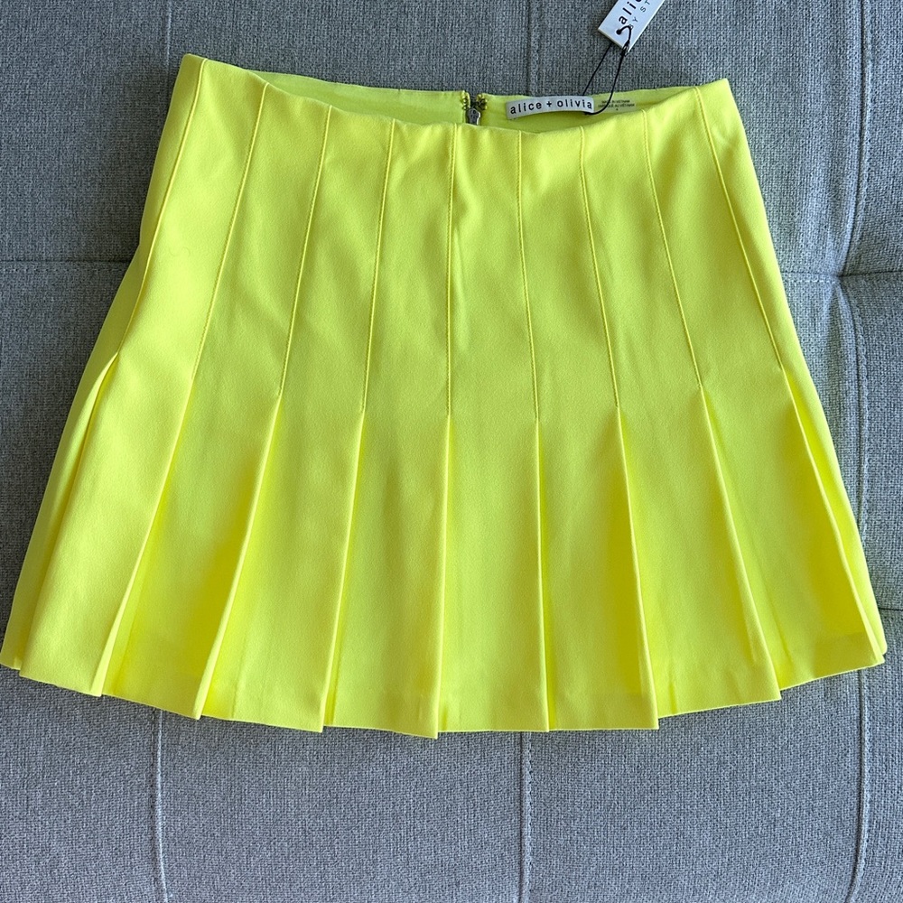 New Alice and Olivia Skirt size 4